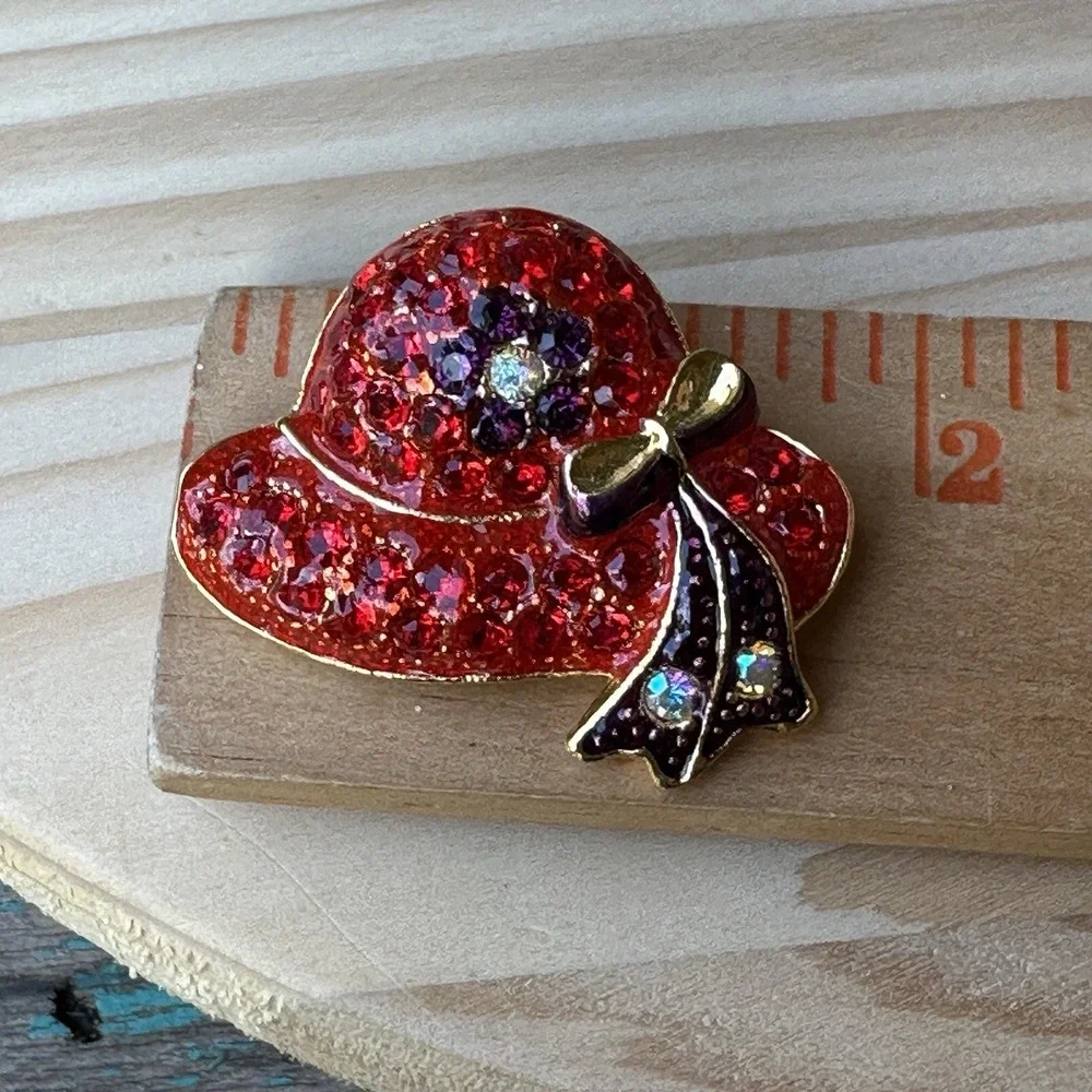 Red Hat‎ Society Brooch Pin Pendant 1.75 Inch Red Enamel Purple Crystals Gold